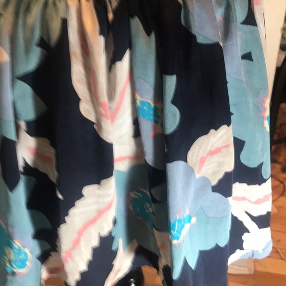 “FREE PEOPLE” Short Floral Skirt. - Picture 6 of 9